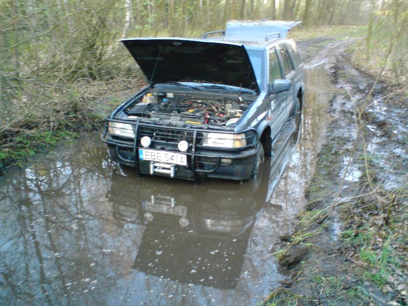2.kilka dni temu przejechalem a tu siedzę w koleinach po liftowanej Toyce leśniczego koła 33 cale i lift ponad 20cm.JPG